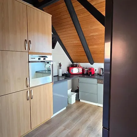 Zentrale Wohnung, Haustiere- Und Kinderfreundlich *